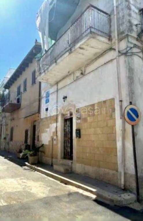 appartamento in vendita ad Adelfia in zona Canneto
