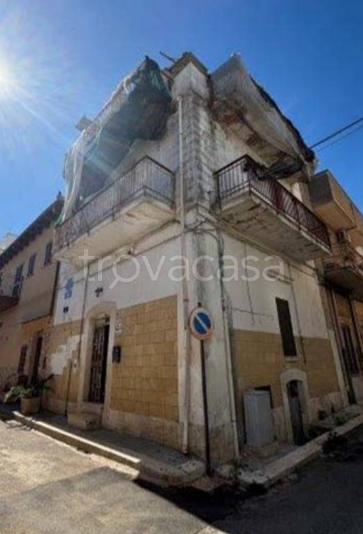 appartamento in vendita ad Adelfia in zona Canneto