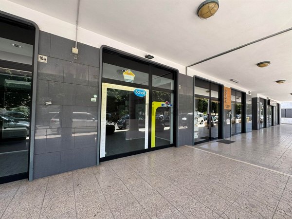 locale commerciale in vendita ad Adelfia in zona Canneto