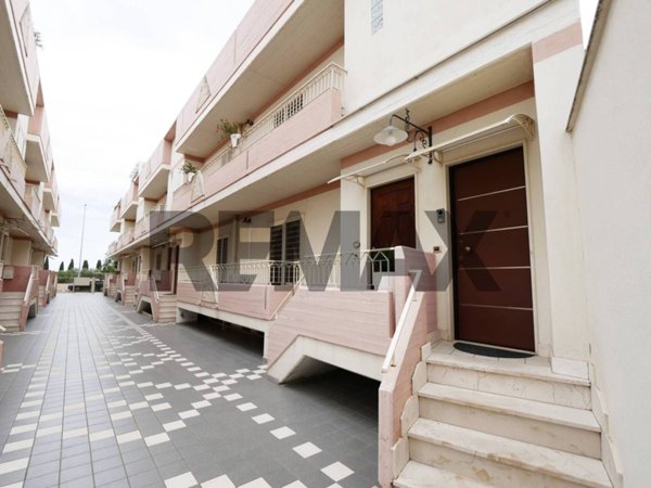 casa indipendente in vendita ad Adelfia in zona Canneto