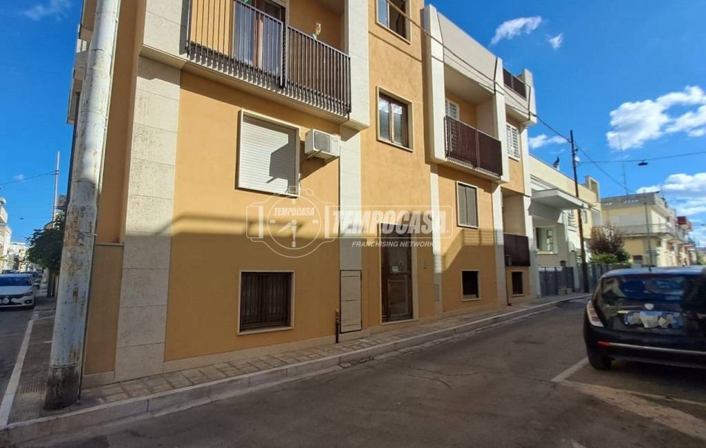 casa indipendente in vendita ad Adelfia in zona Canneto