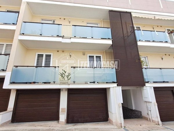appartamento in vendita ad Adelfia in zona Canneto