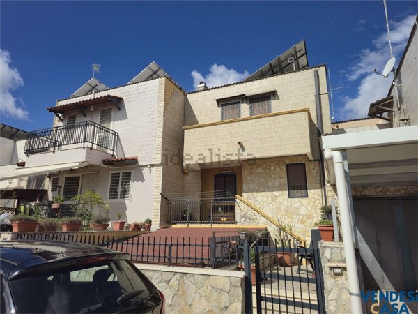 casa indipendente in vendita ad Adelfia in zona Canneto