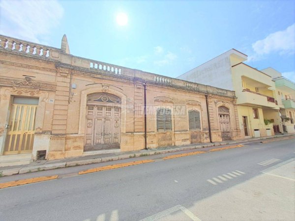 casa indipendente in vendita ad Adelfia in zona Canneto