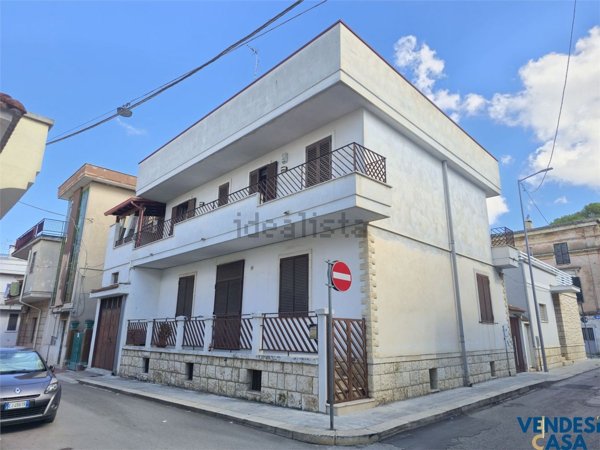 casa indipendente in vendita ad Adelfia in zona Canneto