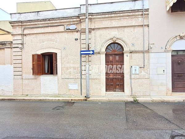 casa indipendente in vendita ad Adelfia in zona Canneto