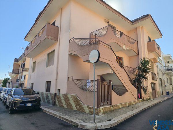 casa indipendente in vendita ad Adelfia in zona Canneto