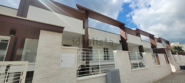 casa indipendente in vendita ad Adelfia in zona Canneto