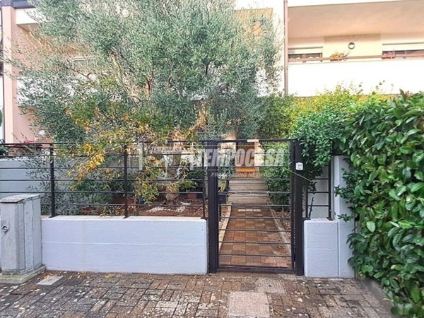 casa indipendente in vendita ad Adelfia in zona Canneto