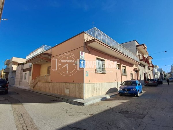 casa indipendente in vendita ad Adelfia in zona Canneto