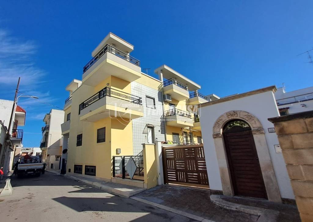 casa indipendente in vendita ad Adelfia in zona Canneto