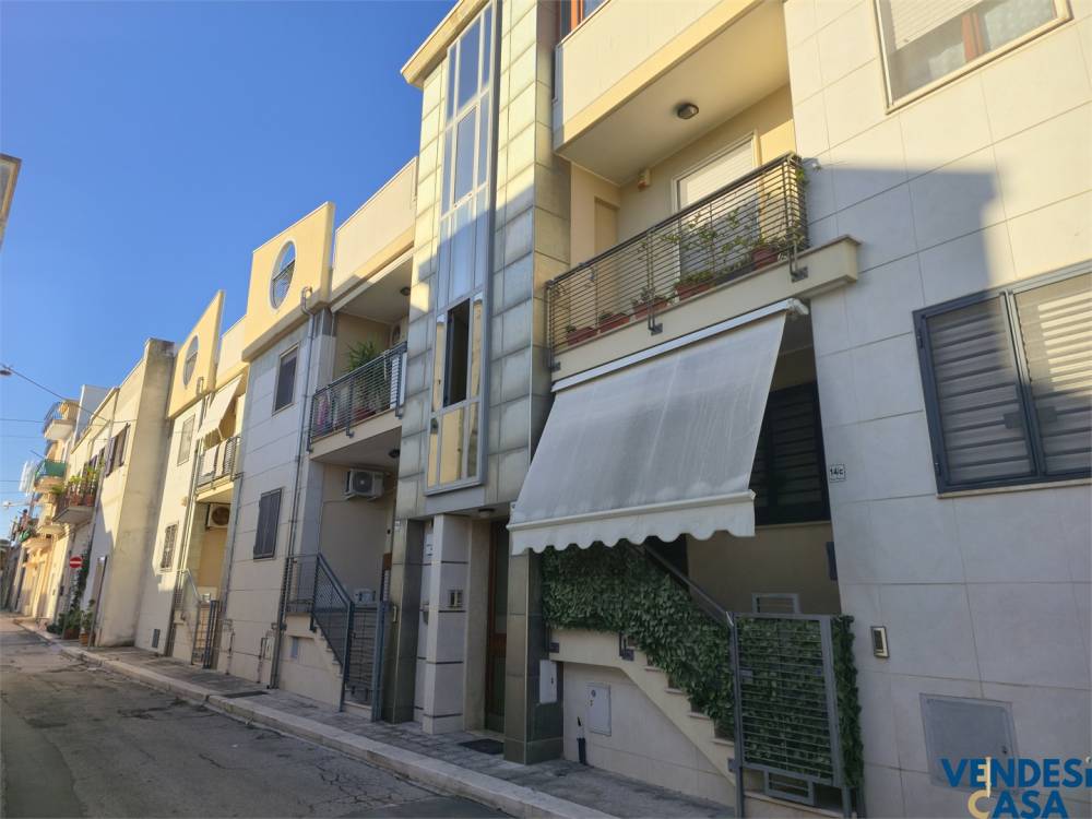 appartamento in vendita ad Adelfia in zona Canneto
