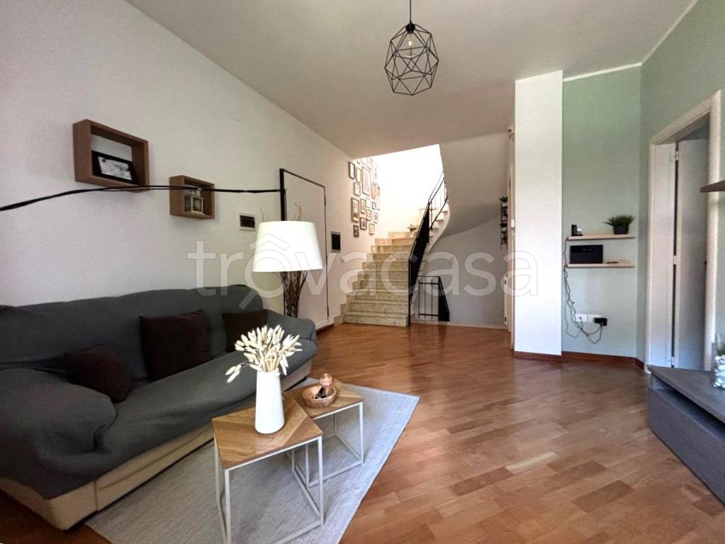 casa indipendente in vendita ad Adelfia in zona Canneto