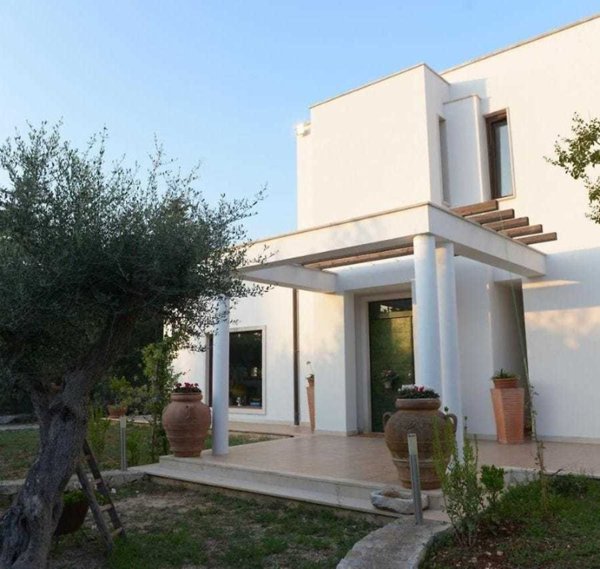 casa indipendente in vendita ad Alberobello in zona Coreggia