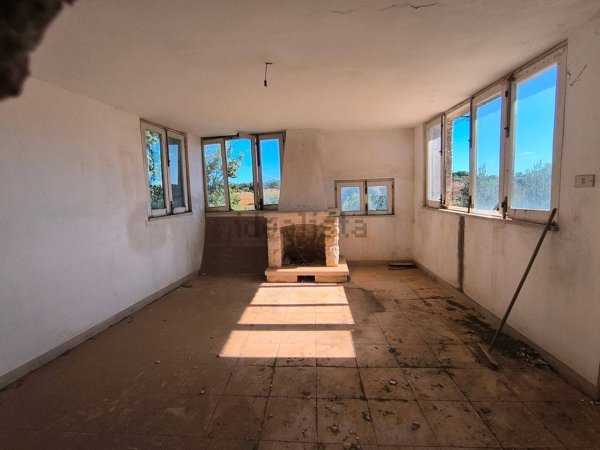 pentavano in vendita ad Alberobello