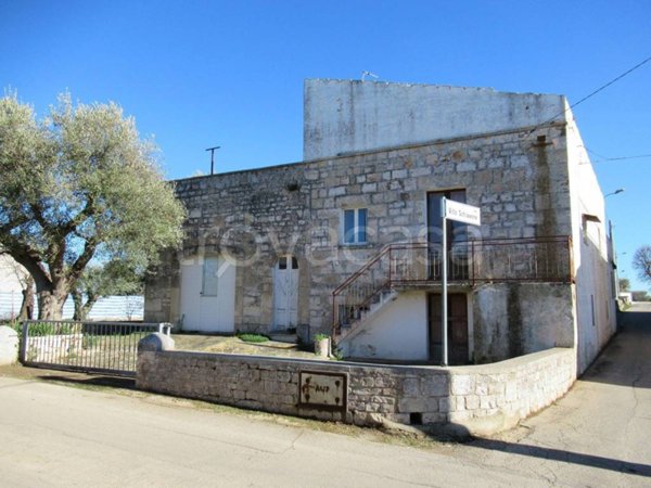 casa indipendente in vendita ad Alberobello in zona Coreggia