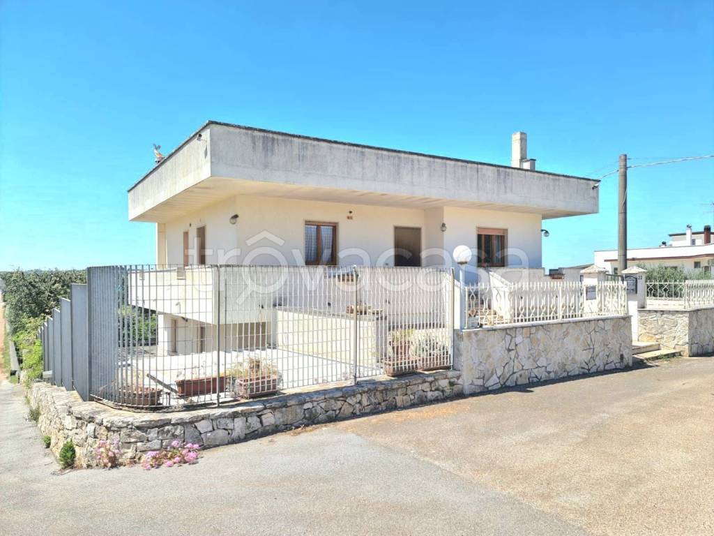 casa indipendente in vendita ad Alberobello in zona Coreggia