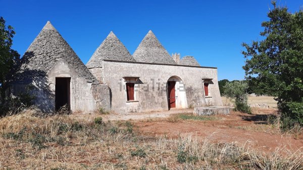 casa indipendente in vendita ad Alberobello in zona Coreggia