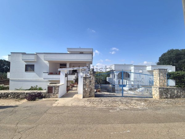 casa indipendente in vendita ad Alberobello in zona Coreggia