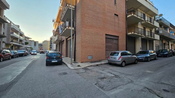 locale commerciale in vendita ad Altamura