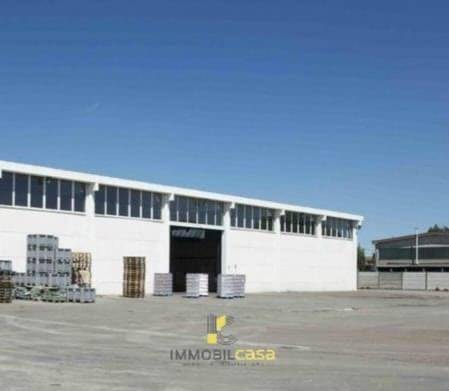 locale commerciale in vendita ad Altamura