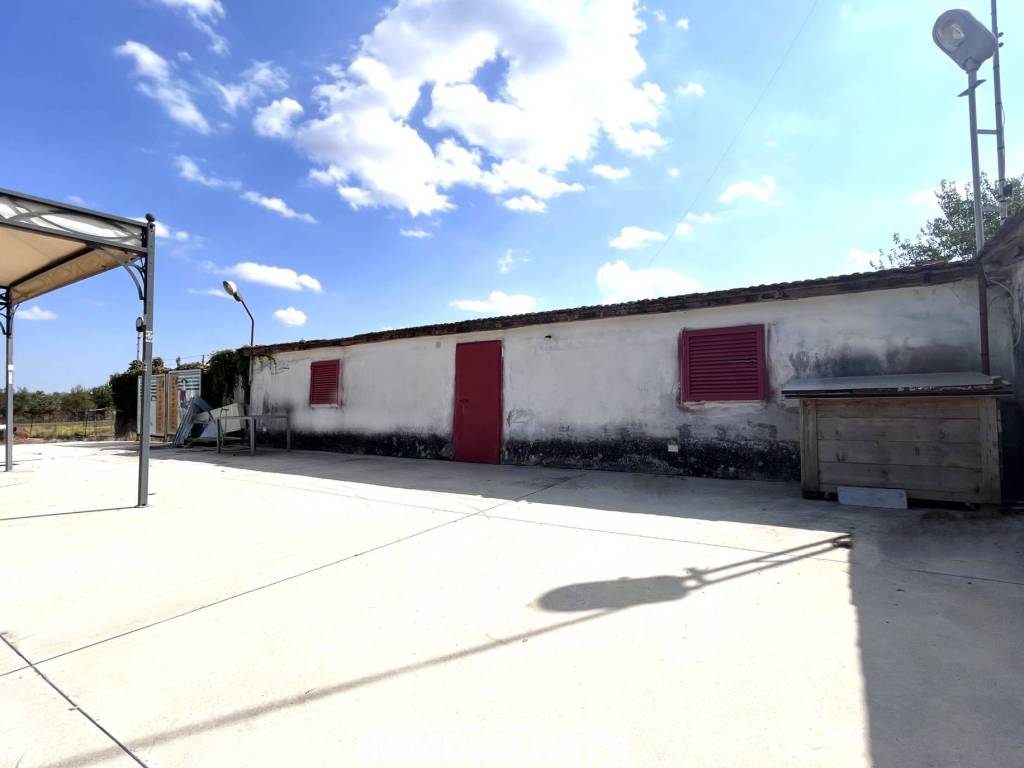 locale commerciale in vendita ad Altamura