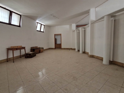 locale commerciale in vendita ad Altamura