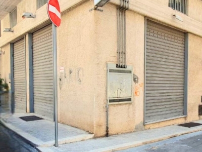 locale commerciale in vendita ad Altamura