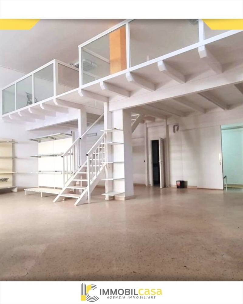 locale commerciale in vendita ad Altamura