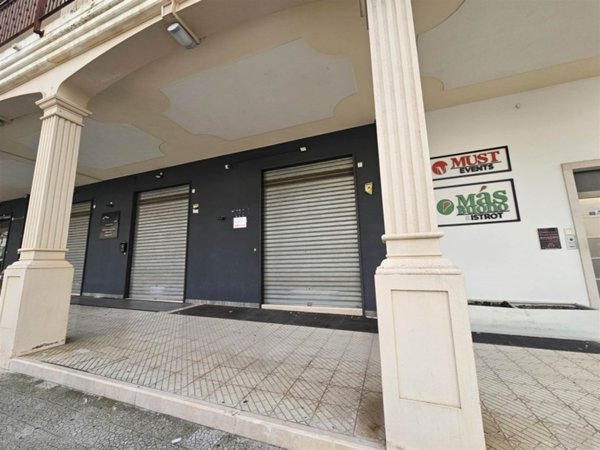locale commerciale in vendita ad Altamura