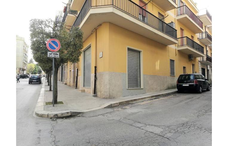 locale commerciale in vendita ad Altamura