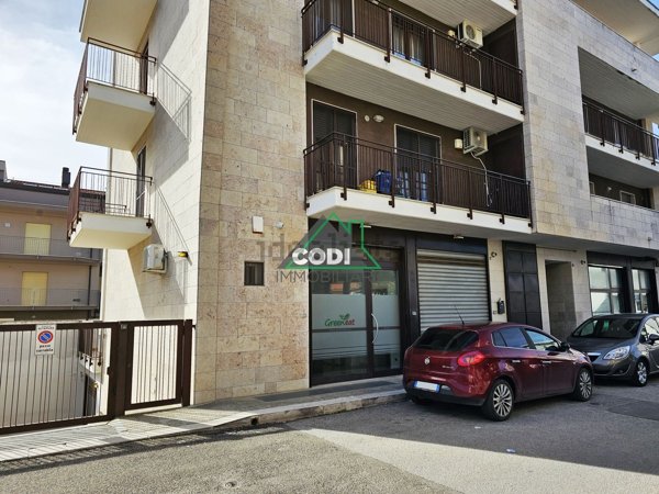 locale commerciale in vendita ad Altamura