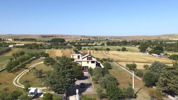 casa indipendente in vendita ad Altamura in zona Stazione Ferroviaria