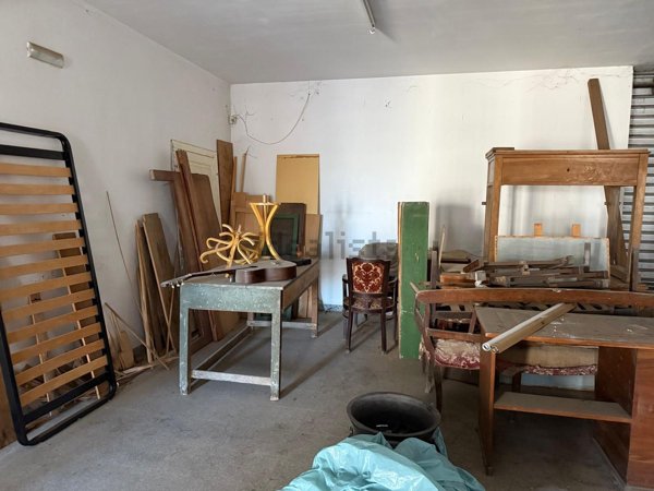 locale commerciale in vendita ad Altamura