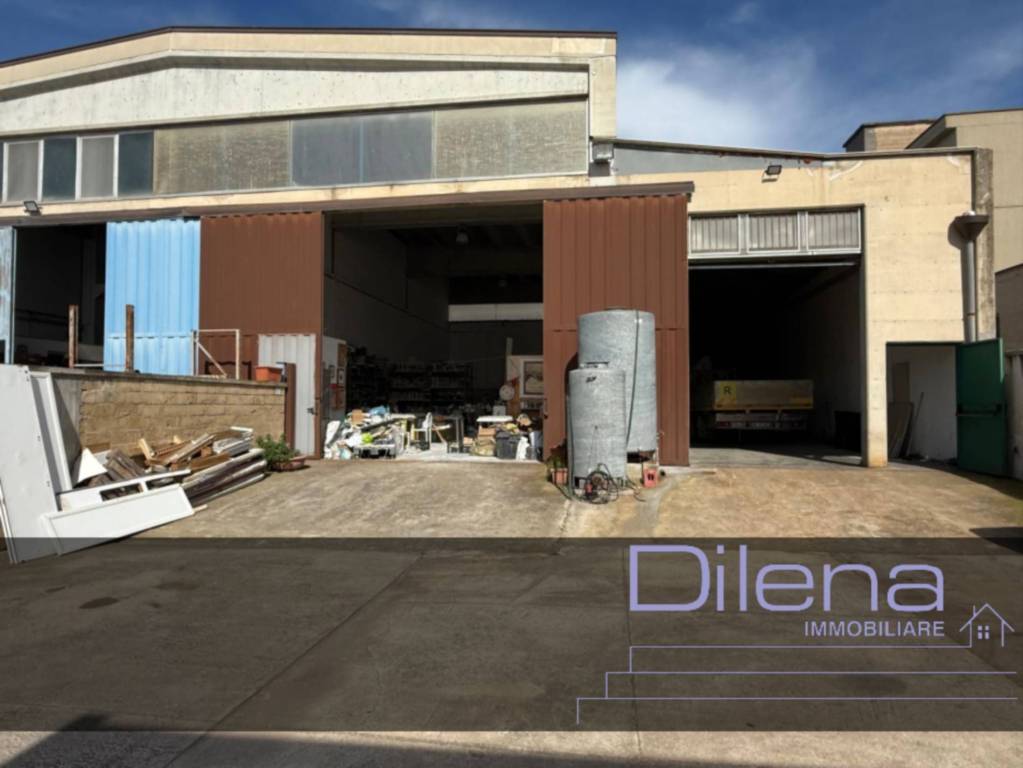 locale commerciale in vendita ad Altamura