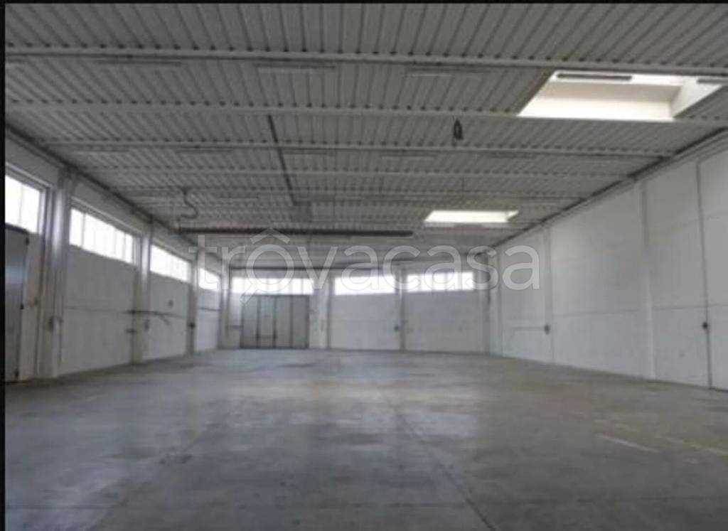 locale commerciale in vendita ad Altamura