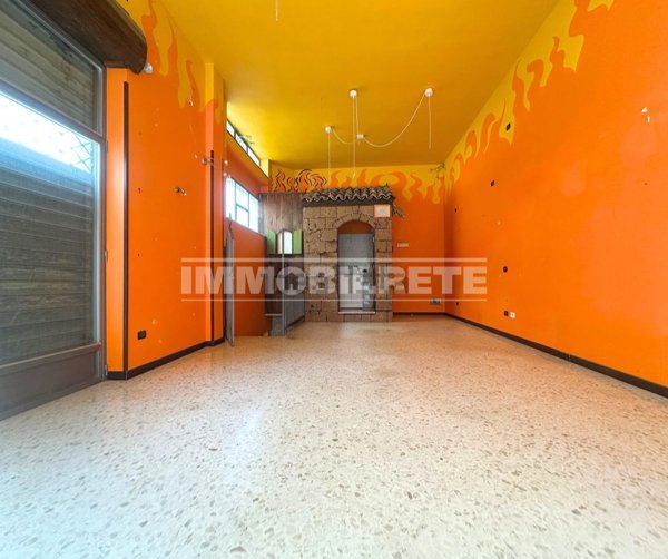 locale commerciale in vendita ad Altamura