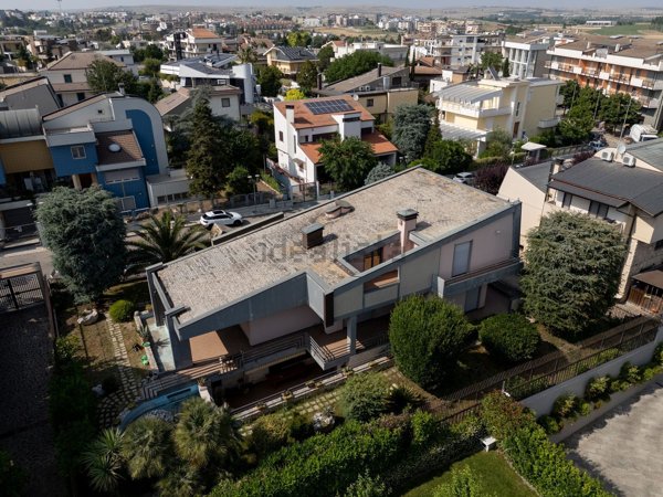 casa indipendente in vendita ad Altamura