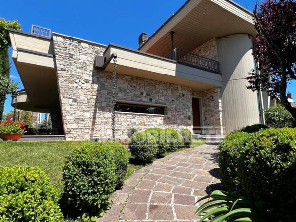 casa indipendente in vendita ad Altamura
