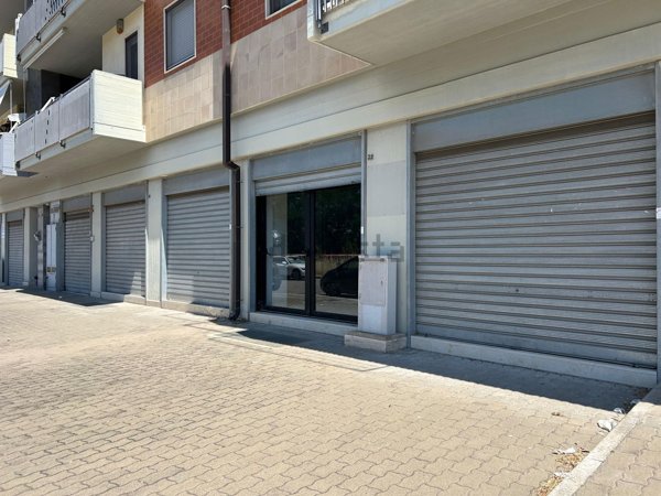 locale commerciale in vendita ad Altamura