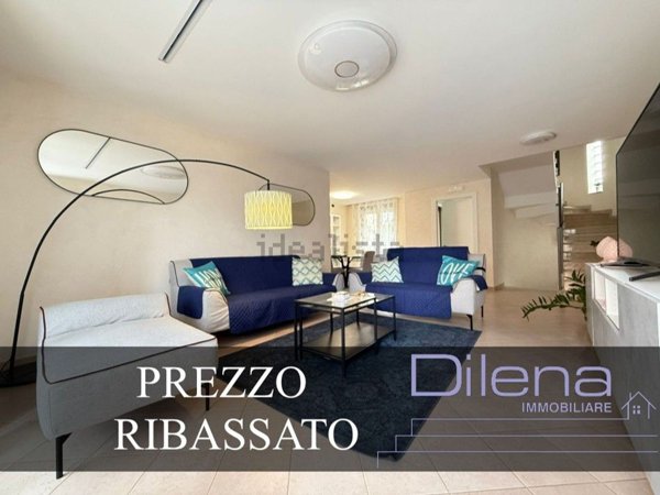 casa indipendente in vendita ad Altamura in zona Stazione Ferroviaria