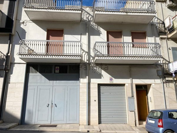 casa indipendente in vendita ad Altamura in zona Stazione Ferroviaria