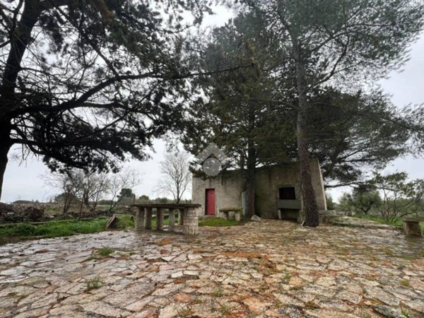 casa indipendente in vendita ad Altamura in zona Stazione Ferroviaria