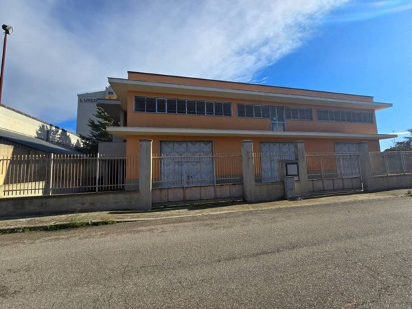 locale commerciale in vendita ad Altamura