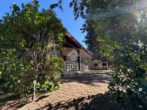 casa indipendente in vendita ad Altamura