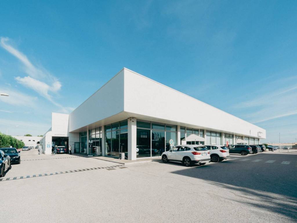locale commerciale in vendita a Bari in zona San Paolo