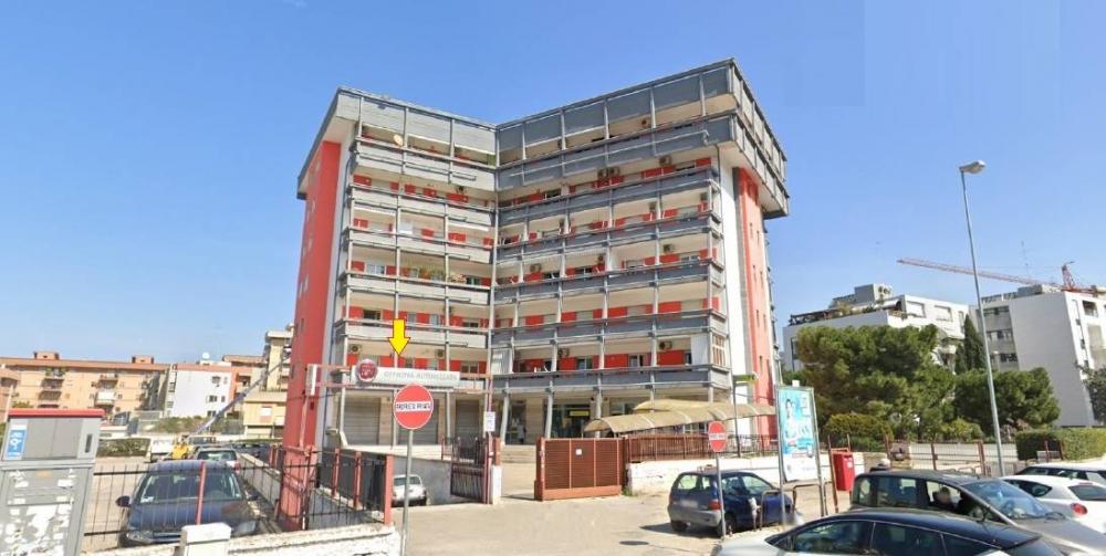 ufficio in vendita a Bari in zona Japigia