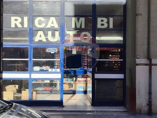 locale commerciale in vendita a Bari in zona Libertà