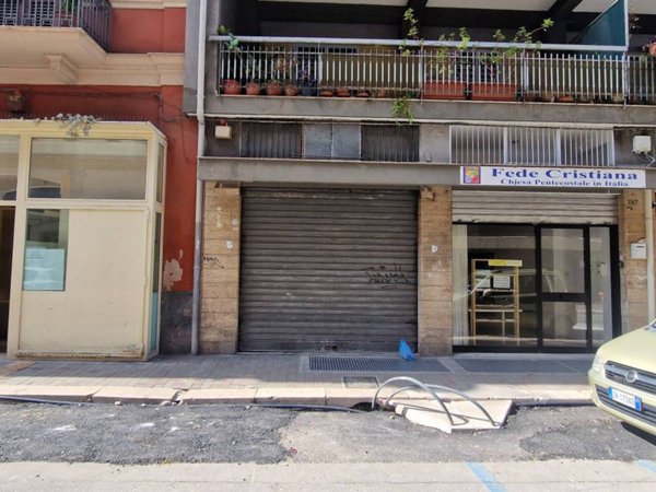 negozio in vendita a Bari in zona Murat