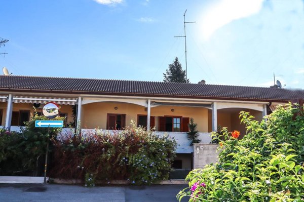 casa indipendente in vendita a Bari in zona Carbonara